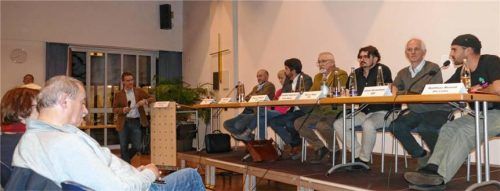 Unter der Moderation von Florian Schrei diskutierten (von links) Dr. Wolfgang Bergmüller, Anna Rutz, Abuzar Erdogan, Markus Dick, Marcus Moga, Johann Hechenthaler und Matthias Menold über Radverkehr und mehr. Foto Alfred Schubert