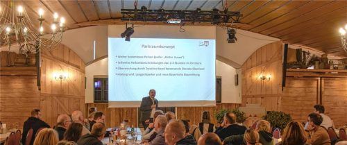 Viele Interessierte kamen in den fast vollen Stechlsaal zur Bürgerversammlung. Foto Klemmer