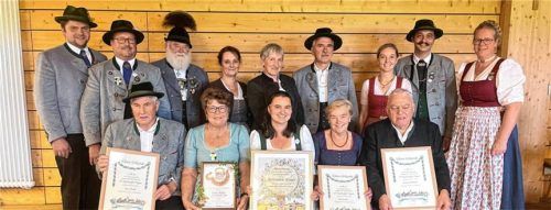 Viele Mitglieder wurden von den Vagener Trachtlern geehrt. Foto trachtenverein