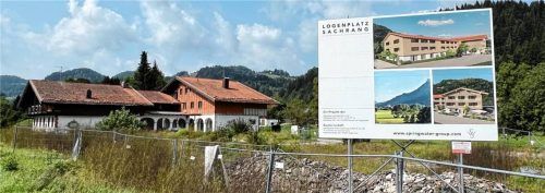 Vier Sommer und Winter sind vergangen, seitdem der Sachranger Hof verkauft wurde. Nun haben sich auch die Hoffnungen auf einen Logenplatz in Sachrang scheinbar endgültig zerschlagen. Foto Kathrin Gerlach