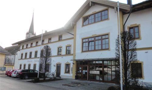 Zum Ende des Jahres wird sich der Schuldenstand der Gemeinde auf rund 1,5 Millionen Euro belaufen. Im bayernweiten Vergleich steht Halfing damit gut da.