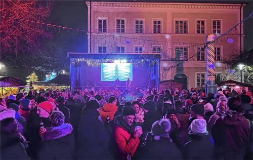 Zur Vorsilvesterparty in Kolbermoor – hier ein Bild aus dem Jahr 2024 – erwartet Giacomo Anzenberger, Vorsitzender des Gewerbeverbandes, auch heuer wieder rund 3.000 Besucher. Fotos RE