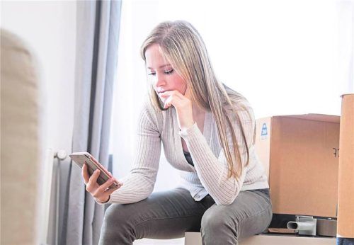 Zwischen gepackten Kartons und neuen Möglichkeiten: Wer für den Beruf umzieht, sollte alle Aspekte sorgfältig abwägen. Foto CHRISTIN KLOSE/DPA-TMN