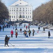Schlosskanal: Endlich hält die Eisdecke