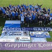 Fotosession mit den Fans – und der Trainer beobachtet den Testspielgegner