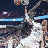 Bayern stürzt Athen
