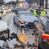 Am Mittleren Ring: Notfall bei Autofahrer (94)