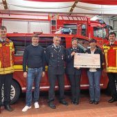 Großzügige Spende für neuen Einsatzleitwagen