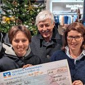 Nikoläuse spenden hilfsbedürftigen Menschen