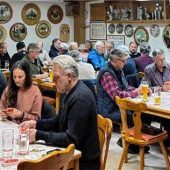 Volles Haus beim Neujahrs-Schafkopfen