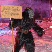 Hochfellner Bergdeifen begeistern bei Raunachtsfest in Bergen