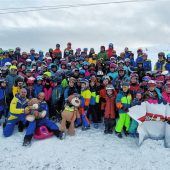 Kinder trotzen der klirrenden Kälte