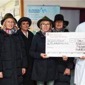 Klopferfrauen spenden an Traunsteiner Kinderklinik