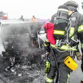 Pkw-Brand legt B15 kurzzeitig lahm