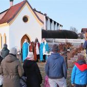 Sternsinger bringen ihren Segen zur Ziegler-Kapelle