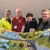 Bürgermeister zu Besuch beim Modellbahnclub