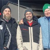 Acht Mannschaften auf dem Eis