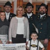 Trachtenkinder unterstützen Irmengard-Hof