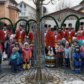 Die Schäffler zu Gast bei den „kleinen Strolchen“