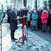 Wasserburger Gedenken an die Opfer des Nationalsozialismus am Mahnmal am Heisererplatz