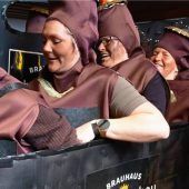 „Gschlampertes Kranzl“ beim Priener Trachtenverein