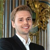 Aaron Voderholzer spielt beim Orgelmittwoch