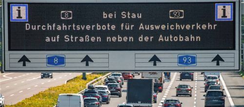 Abfahrts- und Durchfahrtsverbote gelten seit dem 15. August im Landkreis Rosenheim. Viele Autofahrer ignorieren diese Regeln allerdings. Foto dpa