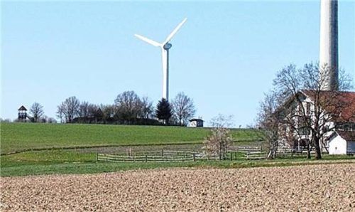 Am Obernhofer Höhenrücken ist beim Bebauungsplan die Erholung durch die Plattform links, die erneuerbaren Energien durch das Windrad in der Mitte und die Hochtechnologie durch den Fernsehturm rechts festgelegt. Jetzt muss die Energiegewinnung durch die Sonne eingefügt werden.
