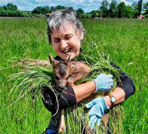 Anita Forstner freut sich über jedes gerettete Kitz.Fotos re