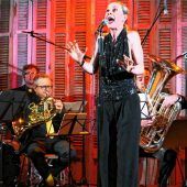 Chansons zwischen Kaffeesäcken