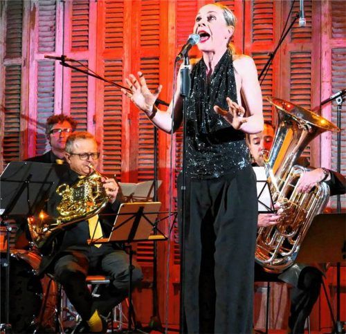 Anna Veit beherrscht alle Arten des Chanson-Gesangs bis hin zum zornigen Ruf. Foto Janka