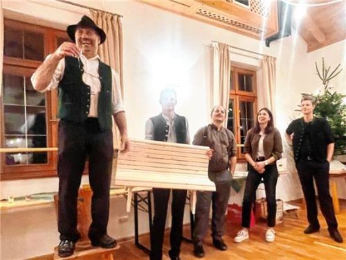 Auch eine Hausbank wurde versteigert.Fotos Hötzelsperger