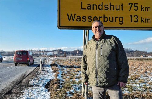 Auch Griesstätts Bürgermeister Robert Aßmus will an der B15 keine Ampel, sondern einen Kreisel. Foto Rieger