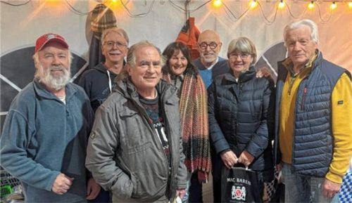 Auf dem Bild gratuliert (von links) Organisator Sepp Warmedinger gemeinsam mit Dr. Berthold Suldinger als Seniorenbeauftragter (Dritter von rechts) den Preisträgern Franz Bernert, Klaus Hammerschmidt, Anna Lederer, Brigitte Stangl und Sepp Gar. Foto Suldinger