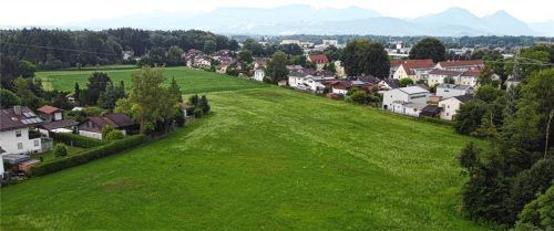 Auf diesem Areal im Nordosten Kolbermoors könnte in einigen Jahren eine neue Siedlung mit rund 300 Wohneinheiten entstehen. Foto Hadersbeck
