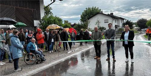 Bei der feierlichen Eröffnung der sanierten Westerndorfer Straße.