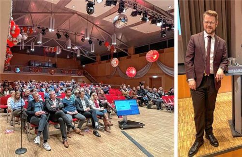 Bürgermeister Michael Hetzl präsentierte den Besuchern der Bürgerversammlung Einblicke in die Stadtentwicklung. Fotos  Latta