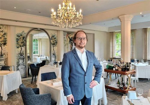 Chef Alexander Winkler in den aufgefrischten Räumen des „Epicures“, vormals Residenz Winkler. Foto Residenz Winkler