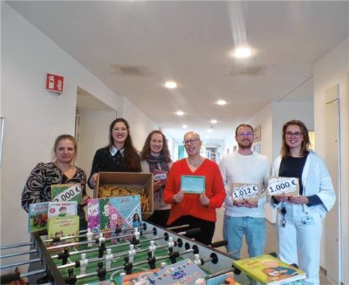 Daniela Degan, Daniela Schauer, Bianca Frey, Nadine Keitzl, Leon Hößel und Sofie Brenninger (von links). Foto Hans Rath