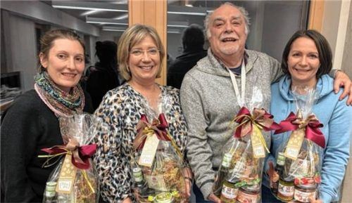 Dank für das Engagement: (von links) Zweite Vorsitzende Katharina Ried, Chorleiterin Isabel Stosius, Vorsitzender „Luigi“ Schierghofer, und Schriftführerin Regina Weiland. Foto SoulBirds