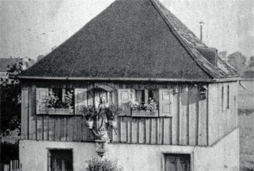 Das Bild um 1920 zeigt die Madonna am Fischerhäusl.Foto  Stadtarchiv Neumarkt
