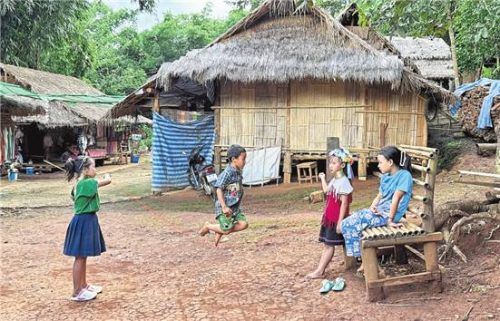 Das Dorf bei Chiang Rai: Die Bewohner sind Fotos gewohnt. Fotos Carola Frentzen/dpa/picture Alliance