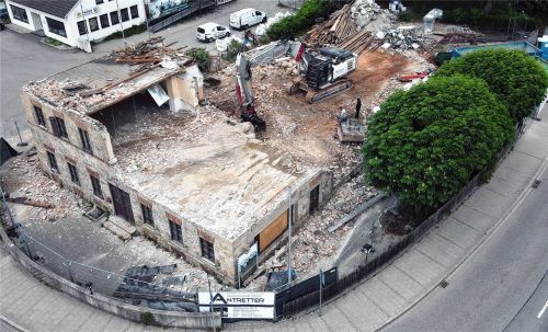 Der Abriss des „Alten Wirt“ in Aising aus der Luft. Foto Ziegler