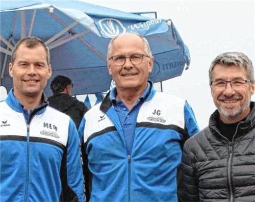 Der Abteilungsleiter der Sparte Tennis (von lins) Martin Eder-März und seine Stellvertreter Johann Grundner und Gerhard Huber. Foto re