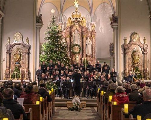 Der Chor begeisterte mit seiner Stimmkraft.Foto re