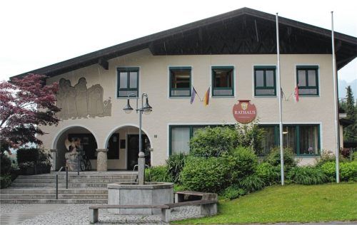 Der Flintsbacher Gemeinderat hat über- und außerplanmäßige Ausgaben im Haushalt 2025 einstimmig genehmigt und damit wichtige Investitionen abgesichert.Foto Steffenhagen