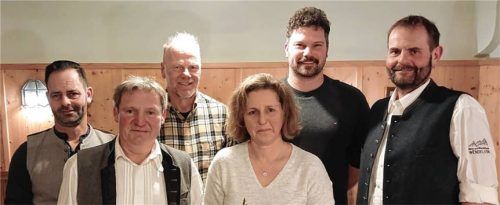 Der neue Vorstand: (von links) Andreas Millauer, Georg Huber, Sepp Millauer, Gertraud Pichler, Eric Brackelmann und Wasti Seebacher. Foto re