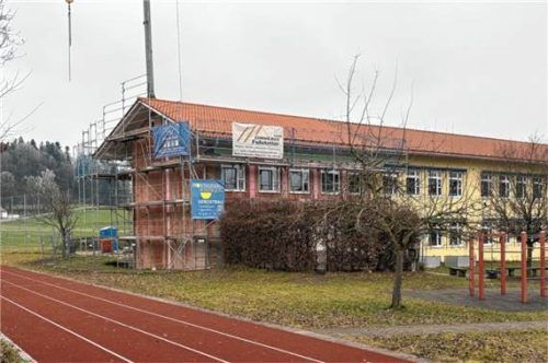 Der Rohbau des Anbaus an der Grundschule ist fertig.