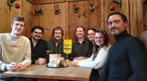 Der Vorstand der FDP Rosenheim: (von links) Julius Belz, Marcus Moga, Daniel Reuter, Alexander Stautner, Sina Brückner, Stefanie Kotecki sowie Ferhat Tunc.Foto FDP Rosenheim