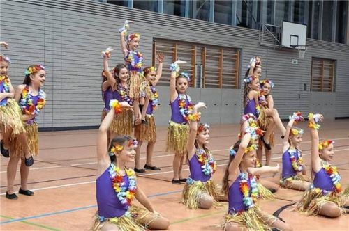 Die 18 Minis flogen nach Hawaii und tanzten Hula-Hula. Foto Unterforsthuber